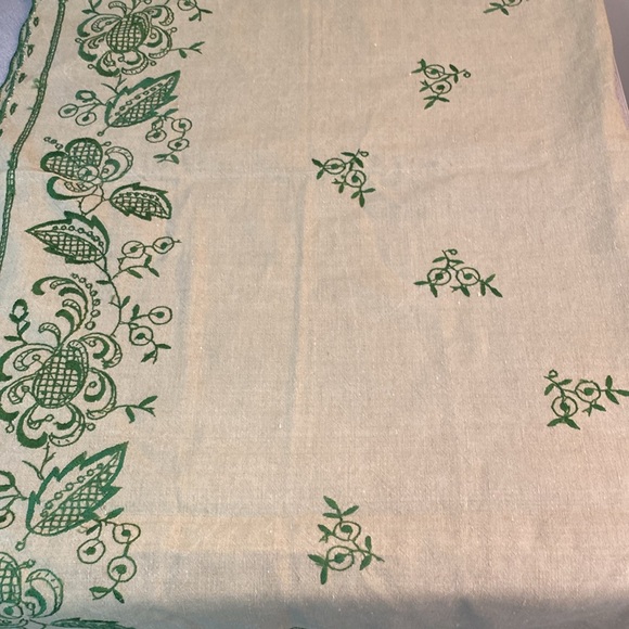 Embroidered linen tablecloth. Approx 53”x 56” - Picture 3 of 5
